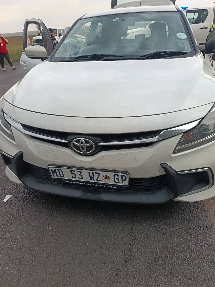 FighterGiveUsASignal tweet media