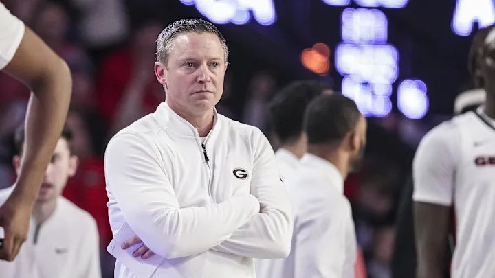 Georgia is the first ever school to lose back to back 8/9 games by 20+ points #GoDawgs