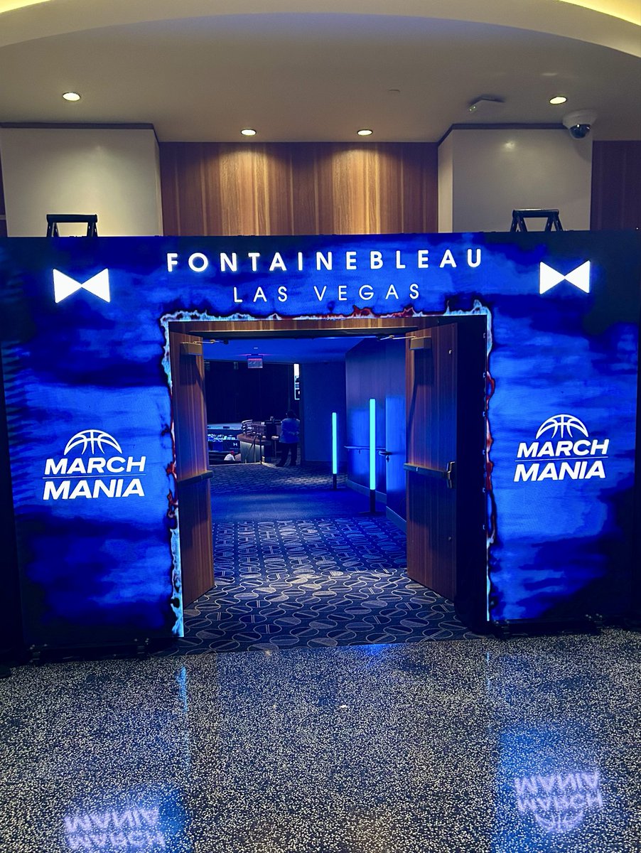 markdallman's tweet photo. The March Madness in Vegas at the Fontainebleau Las Vegas is a magical spot!  Great friends, great food and a couple of drinks! 🏀🏀🏀 https://t.co/YpagFPFgO4