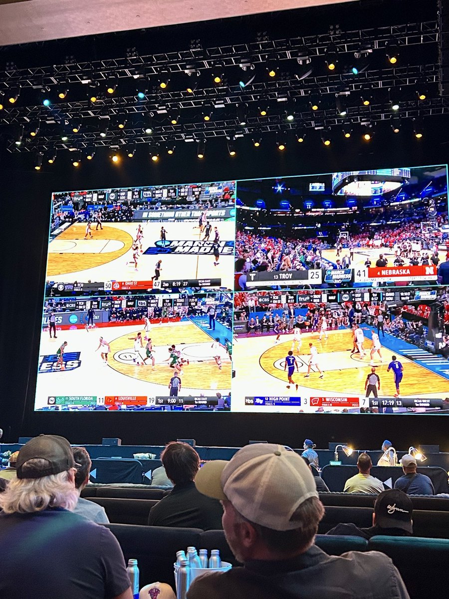 markdallman's tweet photo. The March Madness in Vegas at the Fontainebleau Las Vegas is a magical spot!  Great friends, great food and a couple of drinks! 🏀🏀🏀 https://t.co/YpagFPFgO4