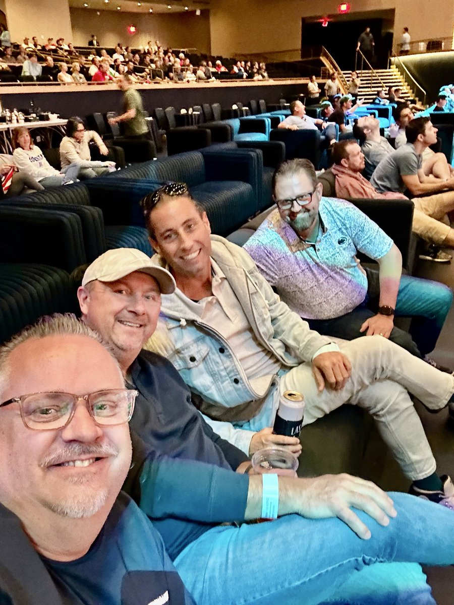 markdallman's tweet photo. The March Madness in Vegas at the Fontainebleau Las Vegas is a magical spot!  Great friends, great food and a couple of drinks! 🏀🏀🏀 https://t.co/YpagFPFgO4