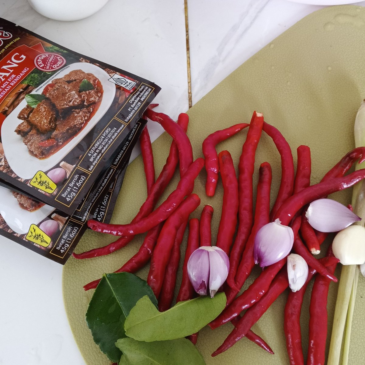 moa 君 || urgent comms on -📌- (slow) tweet media