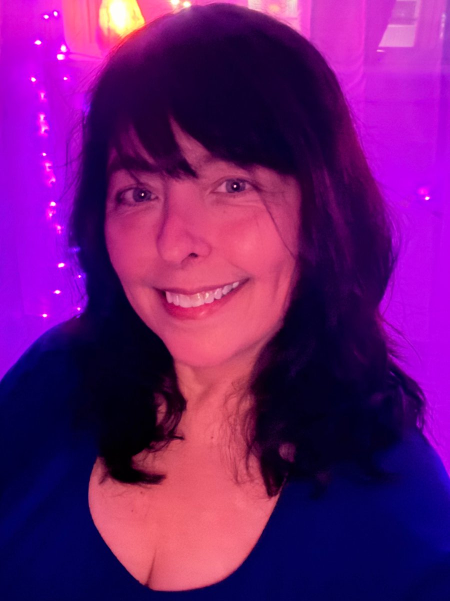 Paintress April 🎨 American Artist tweet media