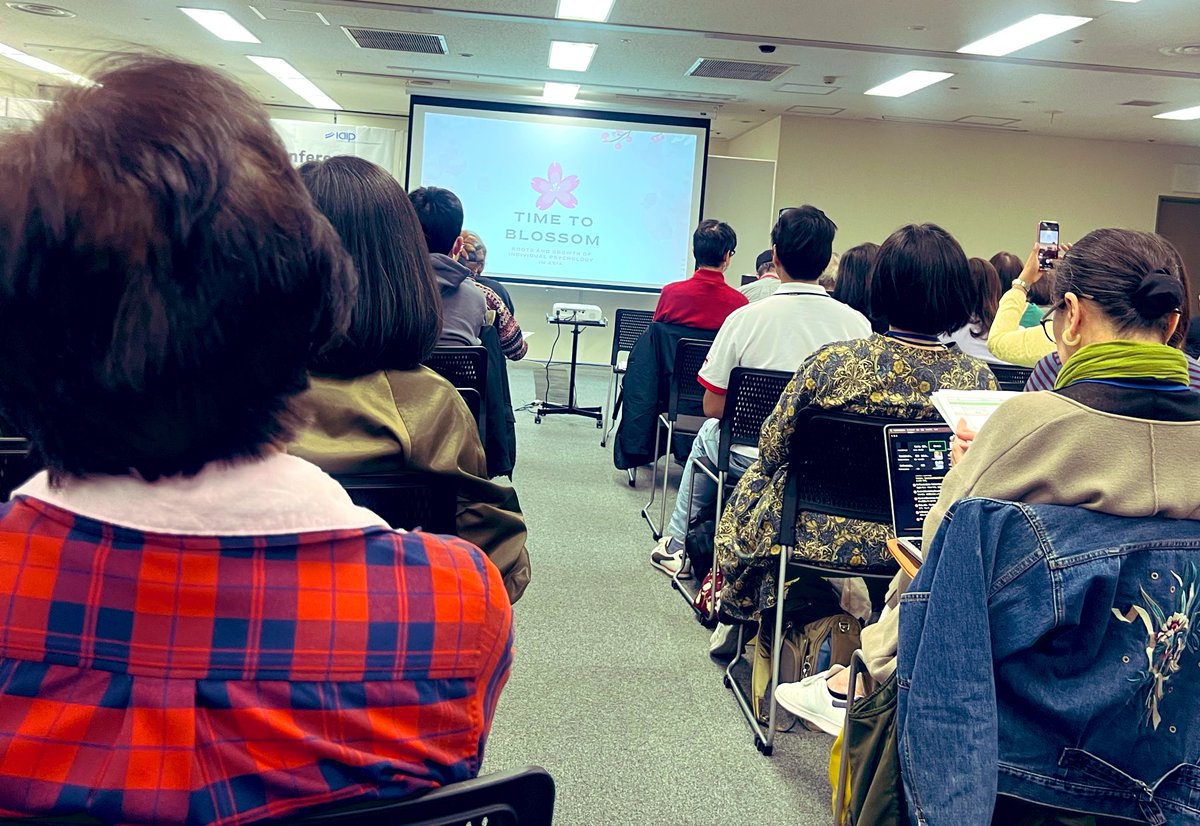Suzu06796330's tweet photo. はじまりました!!
トップバッターがんばるぞ♡
みんな仲間!!
#timetoblossom https://t.co/B9sOHJADWx