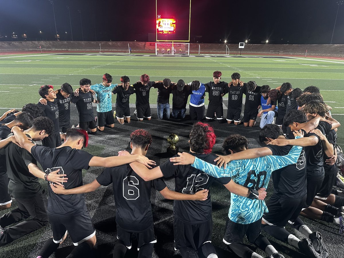 Hanks_Soccer's tweet photo. Bi-District
Hanks 4-2 Andress (Extra Time)

Well deserved win for these boys as they left it all on the field &amp; brought home a bi district trophy

Sebastian Manzur⚽️⚽️⚽️⚽️
Ricardo Bujanda🎯🎯
Frank De Reza🎯
Noe Carreon🎯

Vamos Boys
@Fchavezeptimes @mtz_media915 @HanksAthletics https://t.co/yUr5fDXK51