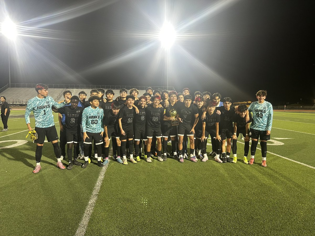 Hanks_Soccer's tweet photo. Bi-District
Hanks 4-2 Andress (Extra Time)

Well deserved win for these boys as they left it all on the field &amp; brought home a bi district trophy

Sebastian Manzur⚽️⚽️⚽️⚽️
Ricardo Bujanda🎯🎯
Frank De Reza🎯
Noe Carreon🎯

Vamos Boys
@Fchavezeptimes @mtz_media915 @HanksAthletics https://t.co/yUr5fDXK51