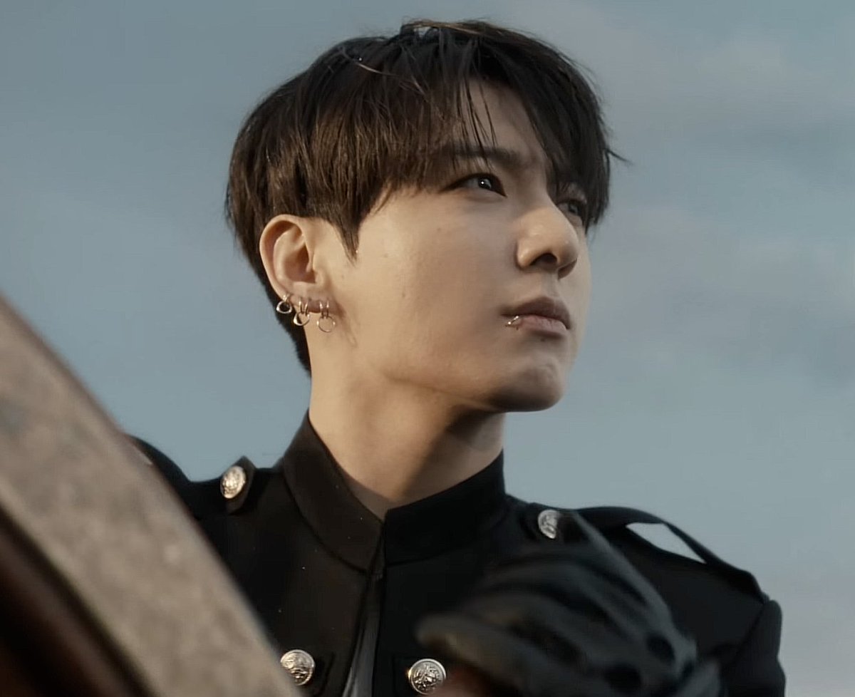 jmfilter21's tweet photo. Dónde están las chicas que hacian fics de Kook como capitán? https://t.co/TMXvRer51C