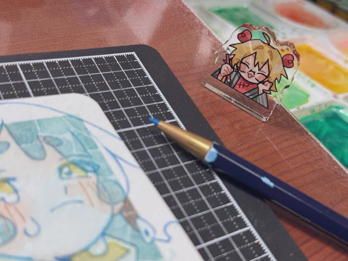 グッズがきました 自立するミニアクリルです 生活の一部にそっと海老屋を 潜ませていただけたら嬉しいです