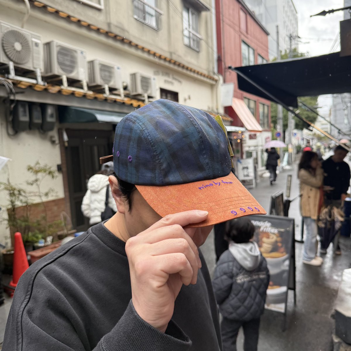 HatlaboKyoto's tweet photo. nine by four
9×4
こちらはジェットキャップタイプ。
セミロングなブリムです。
店頭でご好評いただいております。
ユニークな色使いや、柄の使い方も良いですよね!
撥水性があり、少しぐらいの雨は大丈夫👌
軽量でとっても被りやすい👍
めちゃオススメです!
#HATLABO
https://t.co/Q9RmkTCZ48 https://t.co/etwX2xwq7Q