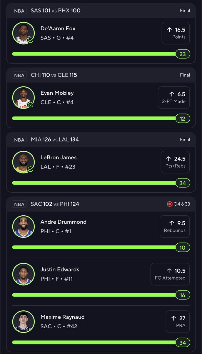 Zach Roberts tweet media