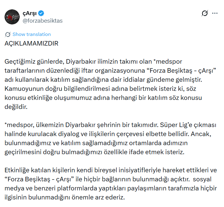 Fenerli_Gaucho's tweet photo. Logolarındaki A'yı anarşizmden alan çArşı, Amedspor'un A'sını yazmak istememiş!

Yazıyı 2 kere değiştirdikten sonra oraya A'yı ekleyebilmişler. İstemeye, istemeye galiba...

Tweetin amacı bir iftar yemeğiyle ilgili bilgilendirme ama 6 paragraf yazı döşeyip konuyu aziz Türk milletine, Çanakkale zaferine, şehitlere ve teröristlere getirmişler...

Ben okurken Bjkliler adına da utandım.
Ama daha çok bir Türk olarak utandım.
Ülkeyi ne hale getirdiler ya...
Gezi direnişinin simgelerinden olan Çarşı bile 13-14 yaşındaki veletlere tweet yazdıracak kadar düşmüş.