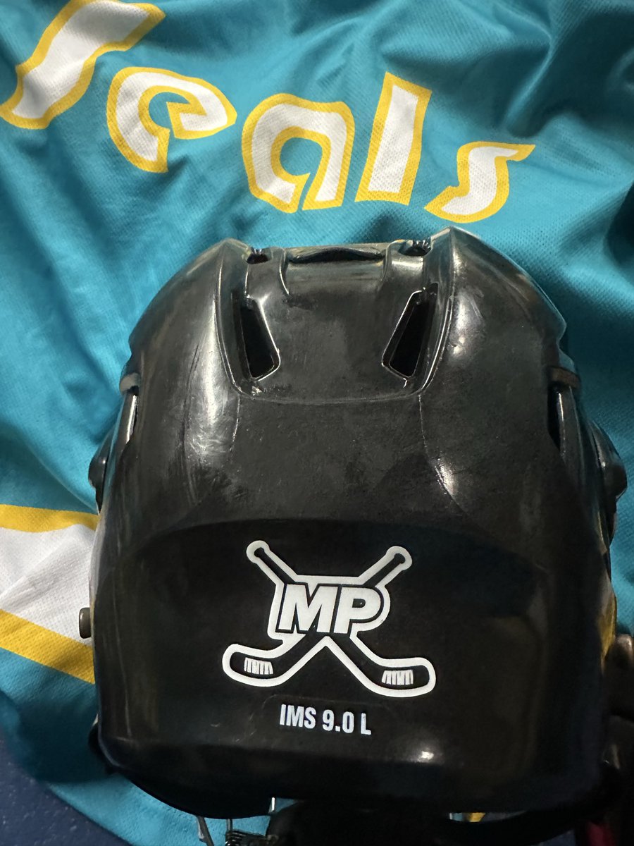 oaktownseals's tweet photo. we’re all skating for Mike now. 8-6 victory today with these on our helmets. 💪🏼 https://t.co/uijughrvLZ