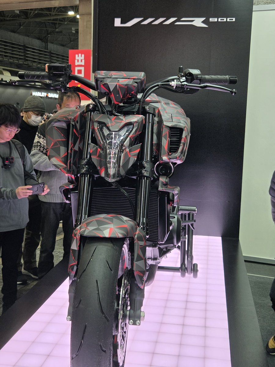 カティス tweet media