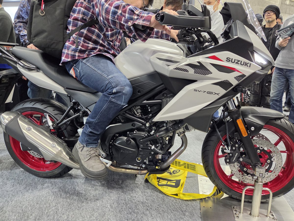 カティス tweet media