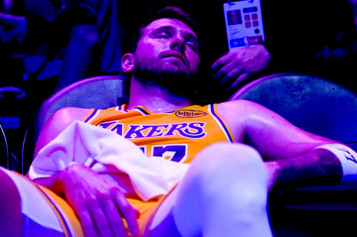 LakeShowYo tweet media