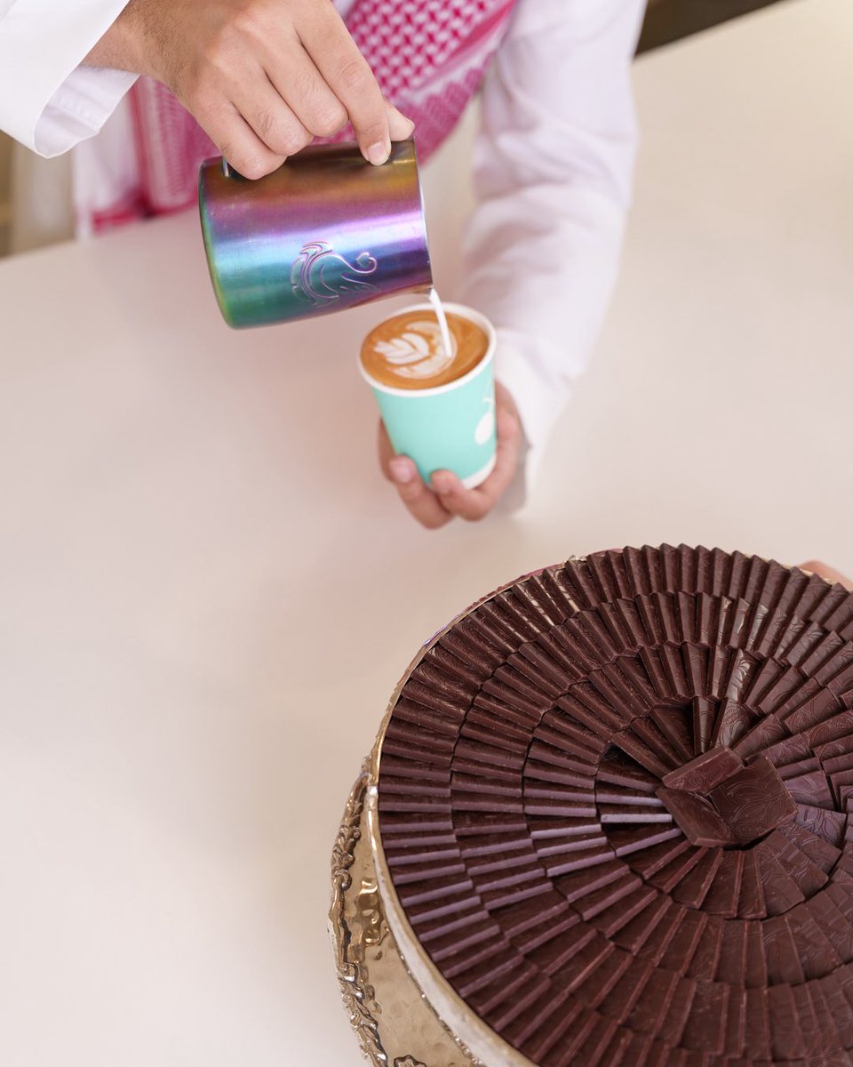 WeSulalat's tweet photo. من العايدين والفايزين والمقبولين يارب! 🤍🎊

نورونا في سلالات خلال ايام العيد ! ☕✨

مجهزين لكم المكان والضيافة :

✨ قهوة المزادات، بتجربة استثنائية من محصول متميز من سلالة القيشا:

▫فولكان أزول مجفف - كوستاريكا

🍫 ولعشاق الشوكولاتة، جربوا شوكولاتة سنمار المحضرة في معاملنا من أجود أنواع الكاكاو المستورد من مجتمعات كومي في غانا 

📍 أوقات العمل في العيد :
🕖 يوم العيد الأول: من 7 صباحاً حتى 12 في منتصف الليل.
🕕 اليوم الثاني والثالث: من 6:30 صباحاً حتى 12 في منتصف الليل.

حياكم الله والله يعيده علينا وعليكم بالصحة والعافية 🤍

#سلالات_نشارككم_جودة_الحياة
#العيد #عيد_الفطر