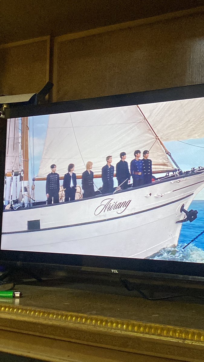 thvuti's tweet photo. ARIRANG OUT NOW
SWIM OUT NOW
BTS IS BACK
RETURN OF THE KING 
#BTS #BTS_ARIRANG
#BTS_SWIM #KEEPSWIMMING https://t.co/naWqn1qScy