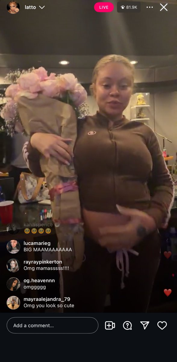 grandekordei's tweet photo. she looks so cuteeee https://t.co/z09aCOrRJM