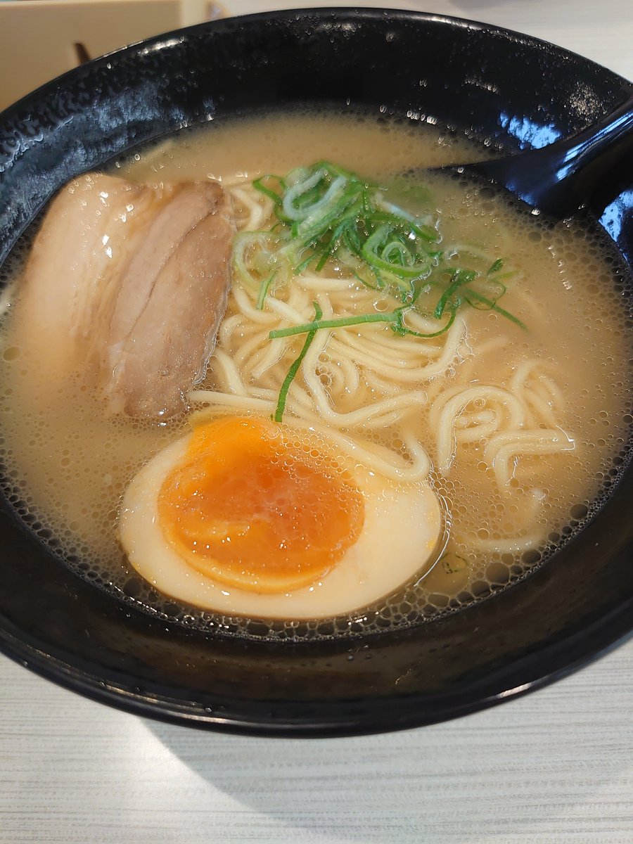 garveriq's tweet photo. 午前中にスーパーに買い物〜お昼ご飯で回転寿司🍣いつもの金曜日の感覚だったけど、今日は祝日なんだものね💧
お店激混みだった😑自分の休みの日に祝日はやめてほしいｗ https://t.co/w1BLcTVaTz