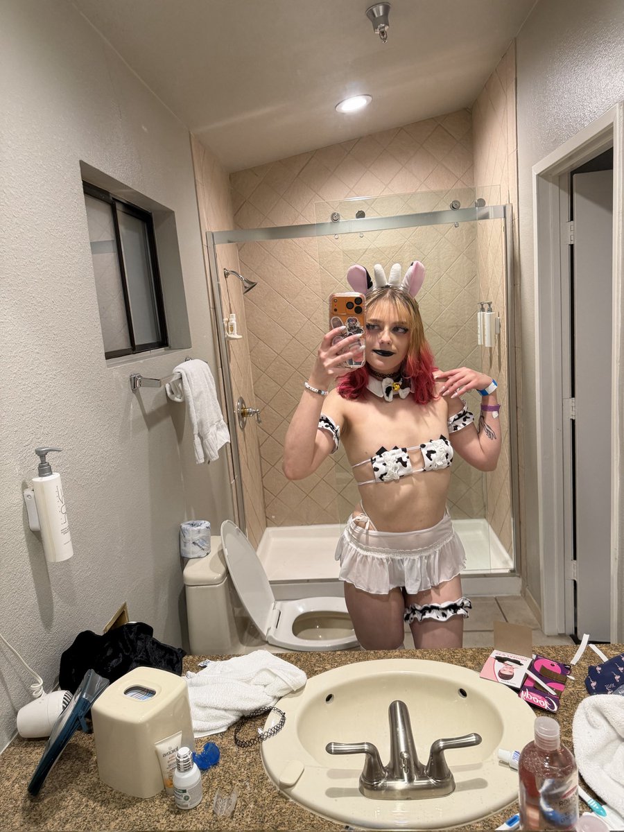 miichicos's tweet photo. About Me ⸜(｡˃ ᵕ ˂ )⸝♡
im 22. i cosplay, dance, cook. i love to collect lewd anime figures. i love going to 18+ anime conventions!! i’m taken!! i love cat/puppy/bunny girls. i love succubus/demons. i’m lwky a perv (っ╥﹏╥ς) butttt idcccc (｡•̀ ⤙ •́ ｡ꐦ) !!! https://t.co/V4ildZ9ZIK