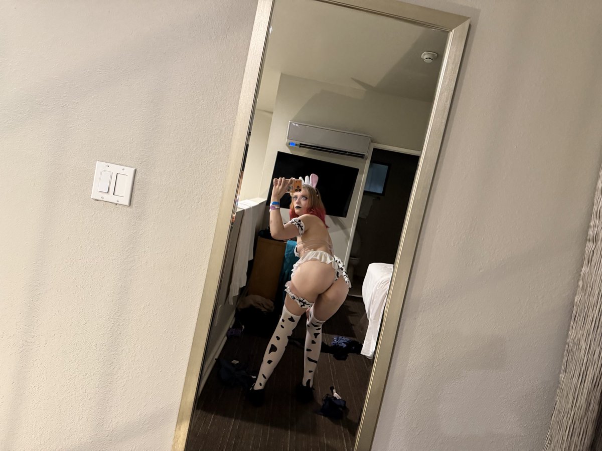 miichicos's tweet photo. About Me ⸜(｡˃ ᵕ ˂ )⸝♡
im 22. i cosplay, dance, cook. i love to collect lewd anime figures. i love going to 18+ anime conventions!! i’m taken!! i love cat/puppy/bunny girls. i love succubus/demons. i’m lwky a perv (っ╥﹏╥ς) butttt idcccc (｡•̀ ⤙ •́ ｡ꐦ) !!! https://t.co/V4ildZ9ZIK