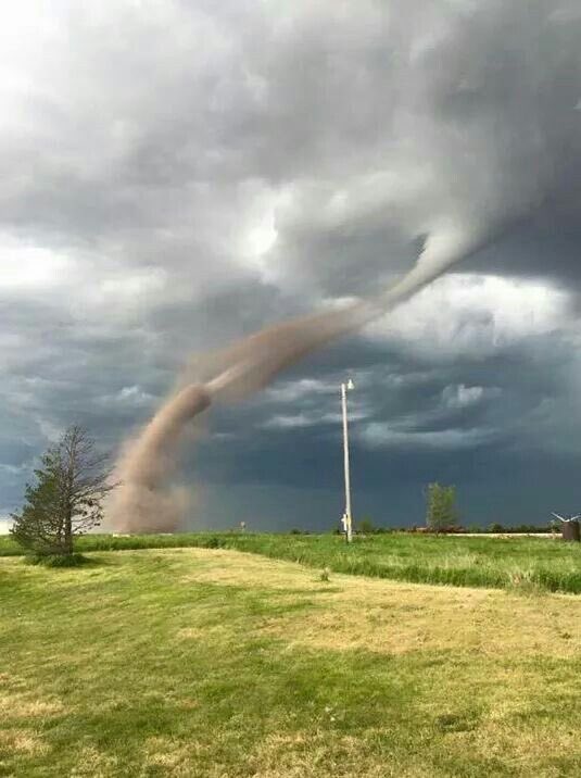 ℜ𝔞𝔢 tweet media