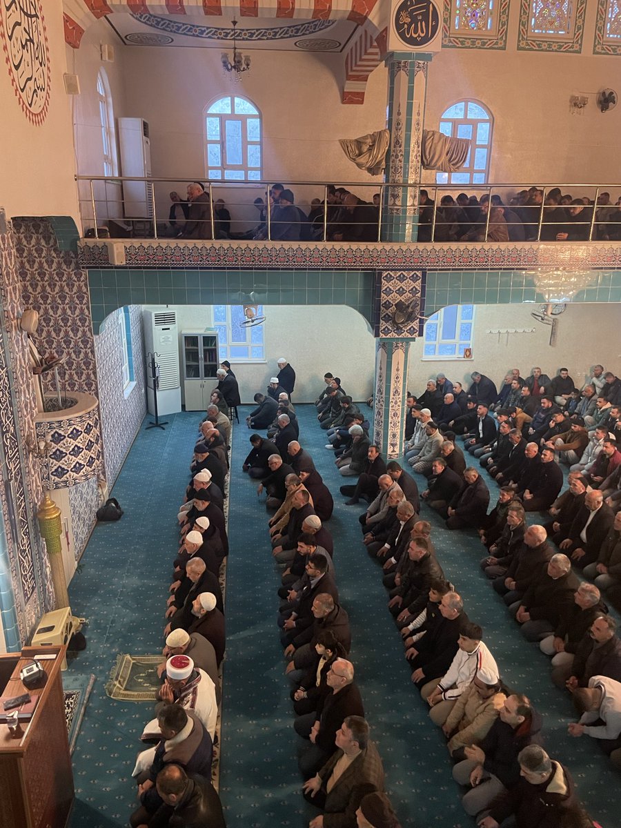 Rabbime şükürler olsun büğün iki  bayram birden yaşıyoruz hem cuma hem ramazan bayramı tüm İslam alemine sağlık, huzur ve bereket getirmesini temenni ediyor; Birlik ve beraberliğimizin daim olduğu, sevgi dolu bir bayram #HayırlıCumalar 
#Hayırlıbayramlar 🌙✨
