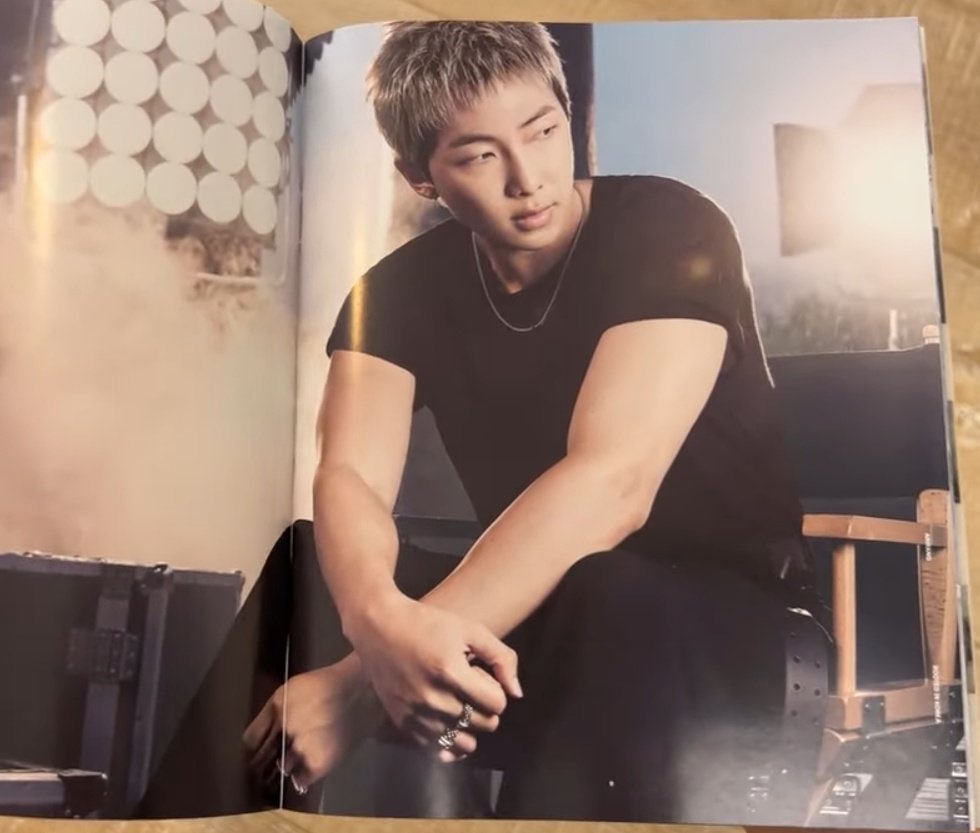 portalKNJ's tweet photo. GENTE PELO AMOR DE KIM NAMJOON O QUE ISSO QUE EU TO VIVENDO https://t.co/FSODDr4eFM