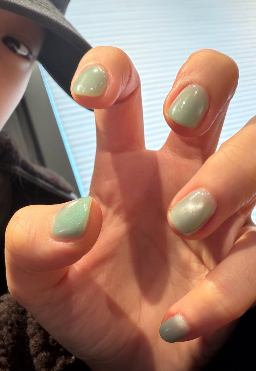 [📸] #ANYUJIN flexing her new nails art in  🫧 update 💅