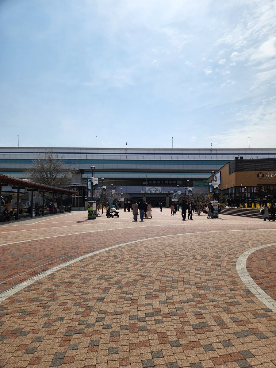nywdr421's tweet photo. 明けましておめでとうございます

さすがこの時間は人少ないw https://t.co/nCYiLEwagb