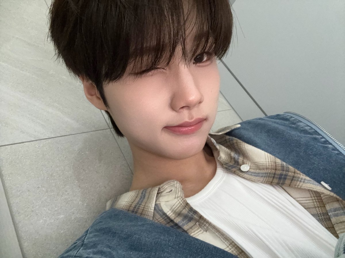 idntt_cosmo's tweet photo. 오늘만 나도 멋져볼래

#idntt #아이덴티티 #アイデンティティ
#unevermet #이환희 #leehwanhee https://t.co/V2s7kZMfBw