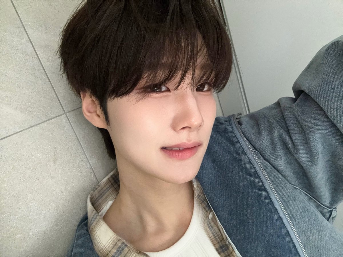 idntt_cosmo's tweet photo. 오늘만 나도 멋져볼래

#idntt #아이덴티티 #アイデンティティ
#unevermet #이환희 #leehwanhee https://t.co/V2s7kZMfBw