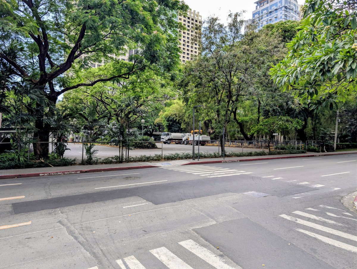 drexx's tweet photo. On a regular Friday noon right now, gas prices are so bad that at the heart of Makati city, the financial capital of the Philippines, streets and parking lots that are normally road-rage inducing because of traffic jams, are eerily not-busy. Reminds me of the Wuhan Virus pandemic https://t.co/Zb0STPfs8g