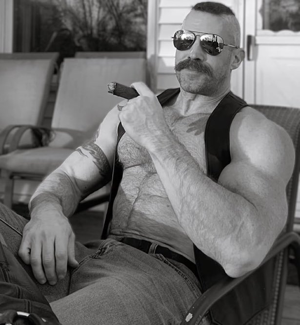 💦 PissPig Paris 🐷 tweet media