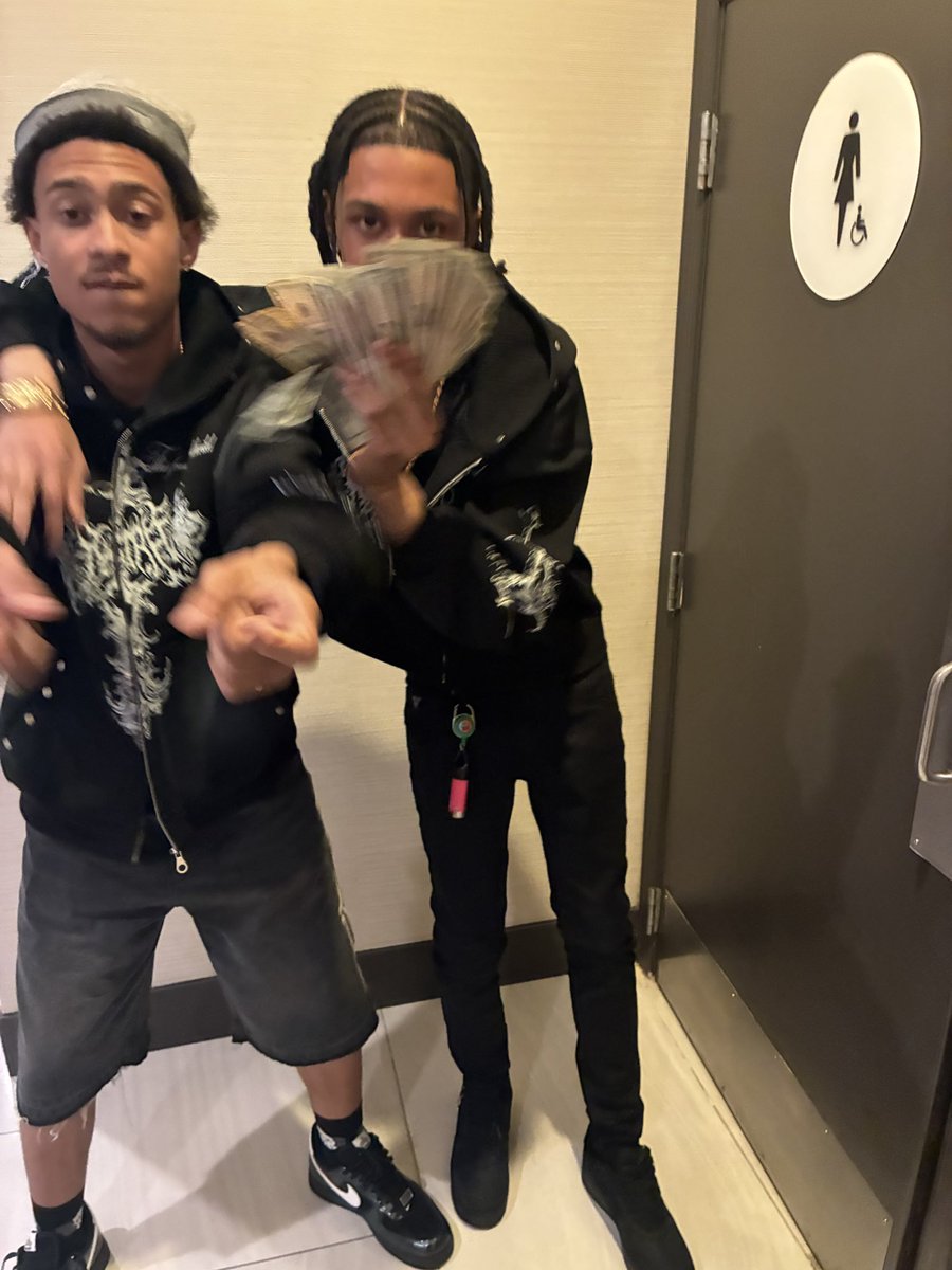 TravisBagz4's tweet photo. My🩸🩸🩸🩸🩸🩸🤞🏽 https://t.co/2hnAbdl7kE