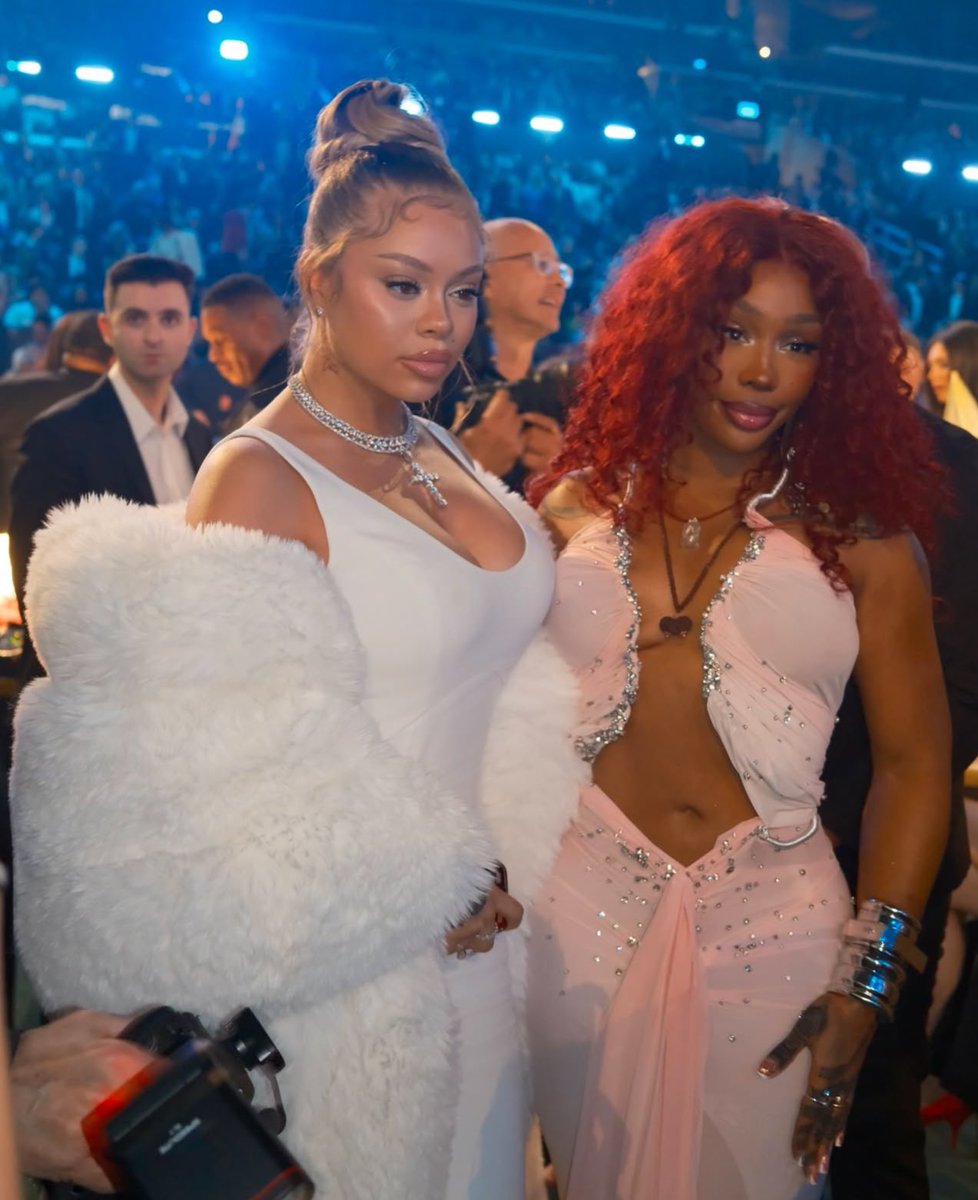 SZA Source tweet media