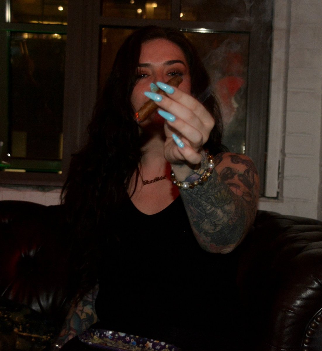 theBluntGirl tweet media