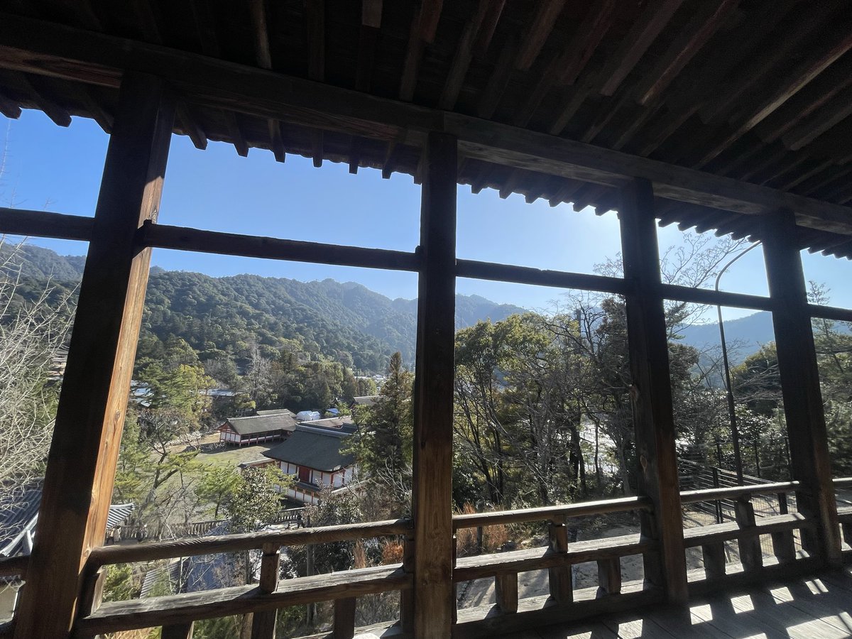 TravelMemonu's tweet photo. 【広島・宮島】厳島神社に行ってきました⛩️

✔ 満潮と干潮どっちがいい？  
✔ 写真ってどれくらい並ぶ？  
✔ 宿泊するメリットは？

実際に行って分かったリアルをまとめています👇  

▶ 記事はこちら
https://t.co/aA7WPGG7G4

#宮島　#厳島神社 https://t.co/su44PJrY3z