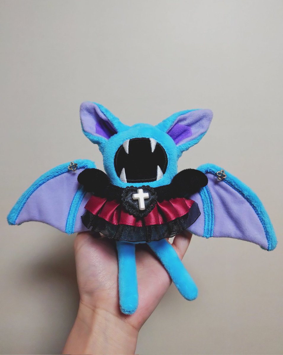 color_96810's tweet photo. セリアに可愛いのあった🦇💕 https://t.co/iZzjKHZmaC