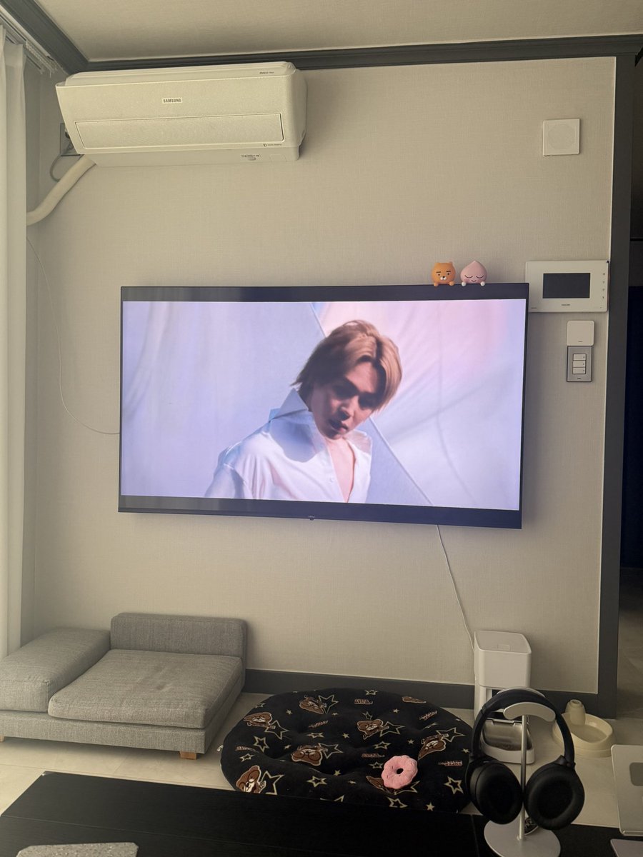 JM_13_10_95's tweet photo. ฟังในโทรศัพท์ไม่สะใจ เปิดในทีวีไปเลย บังทันหล่อมากกกก 🥰 #BTS_SWİM https://t.co/FGlv63JW3L