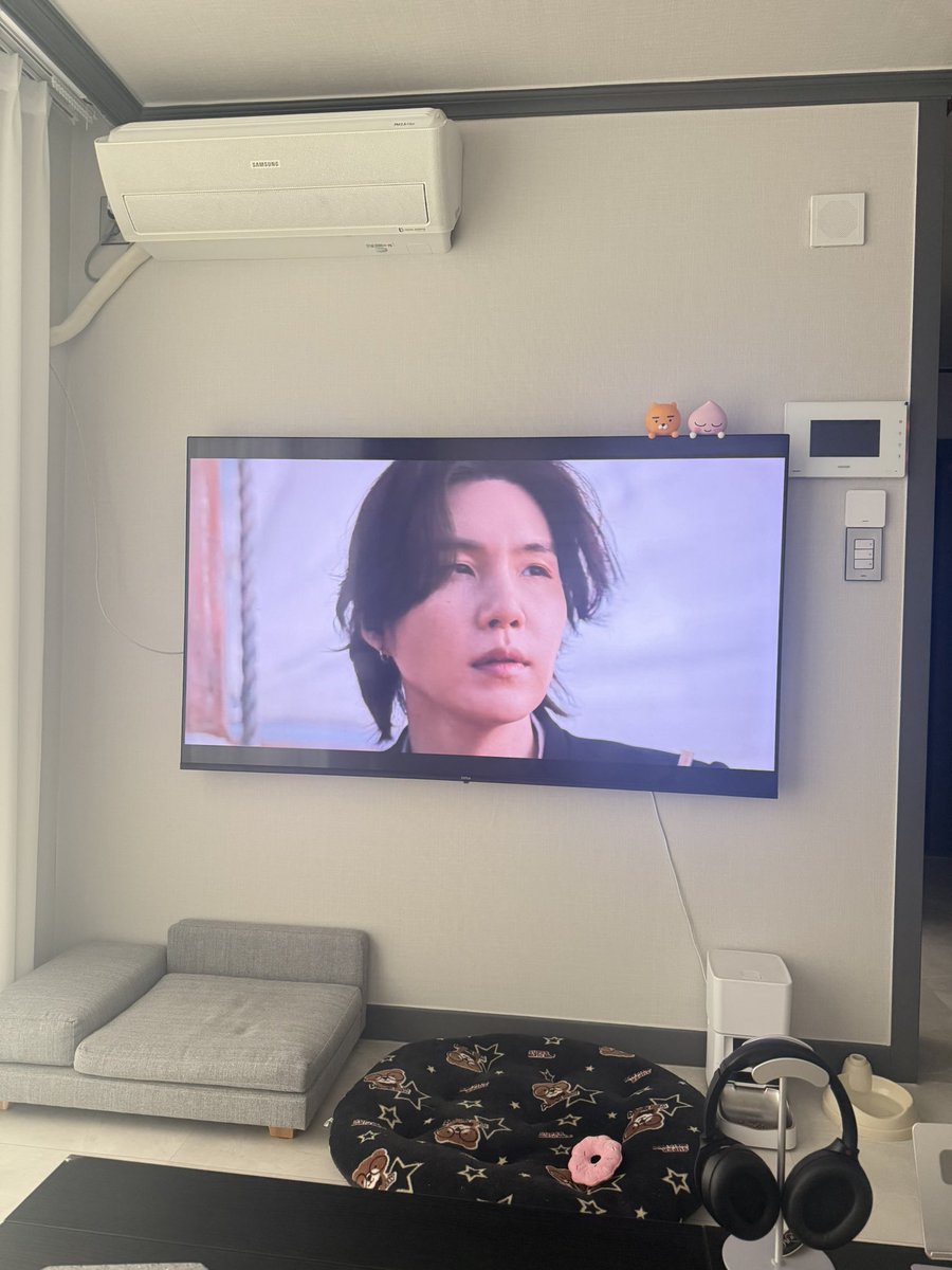 JM_13_10_95's tweet photo. ฟังในโทรศัพท์ไม่สะใจ เปิดในทีวีไปเลย บังทันหล่อมากกกก 🥰 #BTS_SWİM https://t.co/FGlv63JW3L