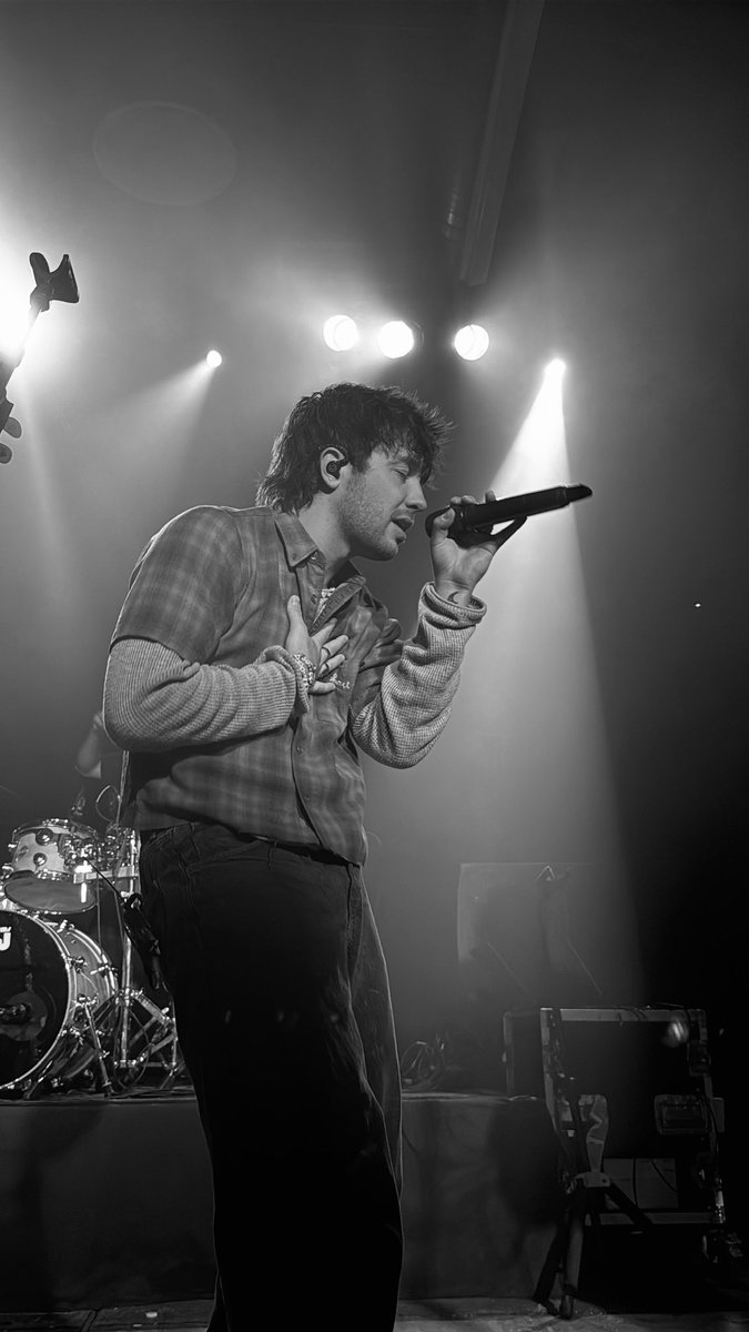 buddiesvoyeur's tweet photo. NOSTALGIA TAPES IS OUTTT. i forever miss chicago and chris so so bad. go stream <3 

i am forever sweet heat down btw. https://t.co/V3TzpHFAnu