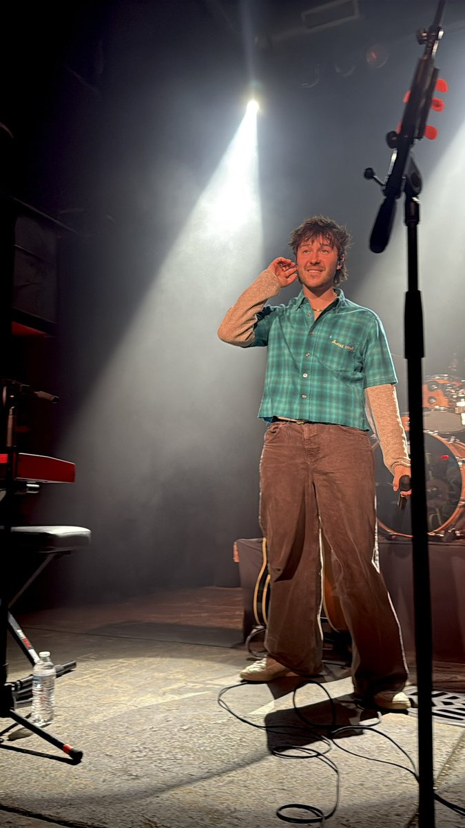 buddiesvoyeur's tweet photo. NOSTALGIA TAPES IS OUTTT. i forever miss chicago and chris so so bad. go stream <3 

i am forever sweet heat down btw. https://t.co/V3TzpHFAnu