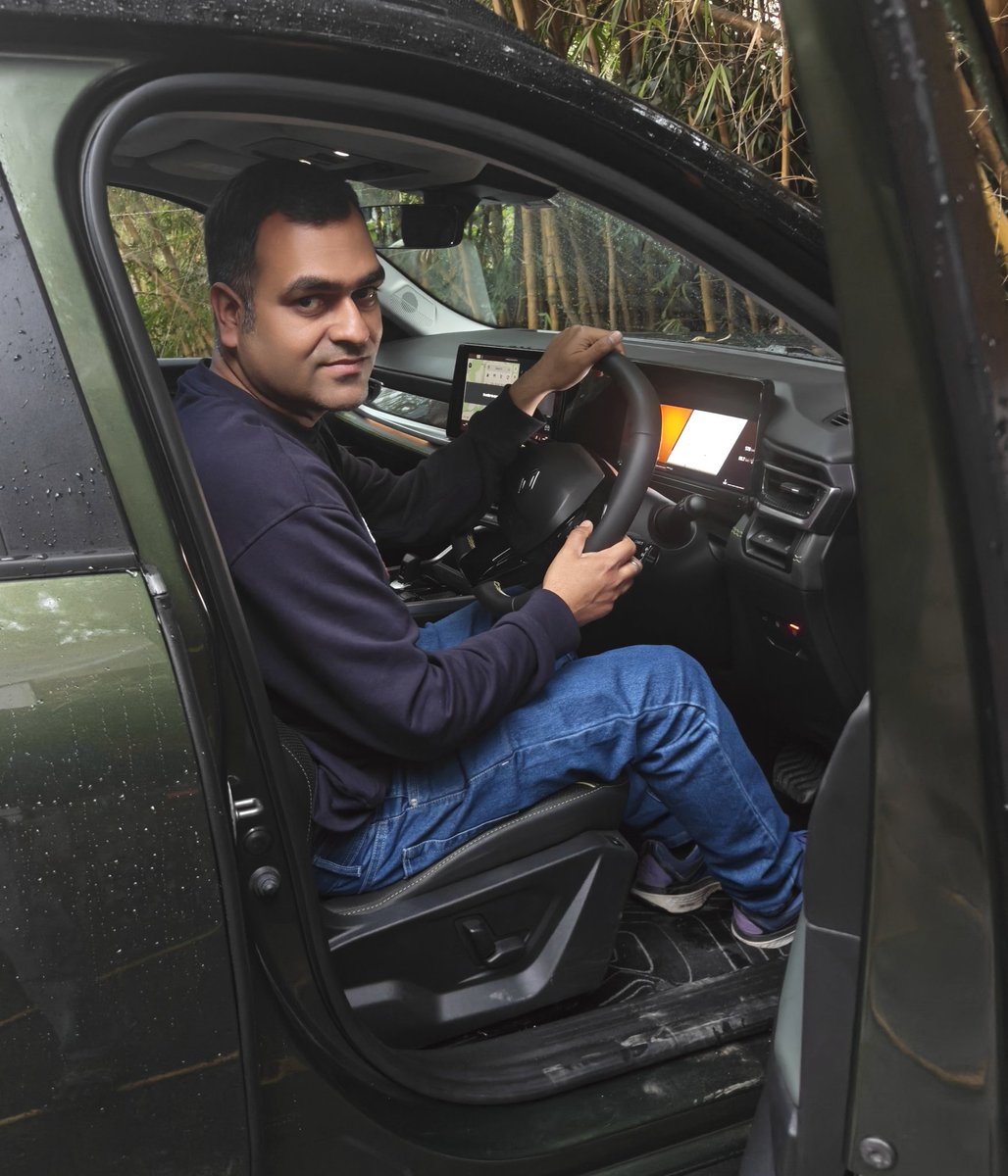 vivekwalker's tweet photo. Dehradun. Rain, mist, broken roads — a real proving ground.
Experienced the Renault Duster around its media drive, &amp; the contrast is clear:
Dhurandhar 1(Old Duster): raw, mechanical, built for bad roads
Dhurandhar 2(New Duster): more polished, tech-led, market-ready.#Duster #SUV https://t.co/kxf5z3OrnR