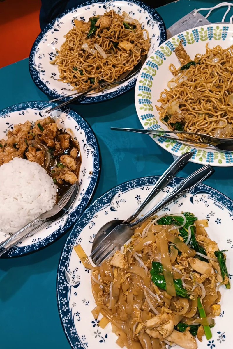 caehyund's tweet photo. akhirnya tahun ini merasakan bukber juga, walaupun baru terlaksana h-3 lebaran (kemarin) :D ngumpulin orangnya yang susah bjir😭 https://t.co/vltSnjLq71