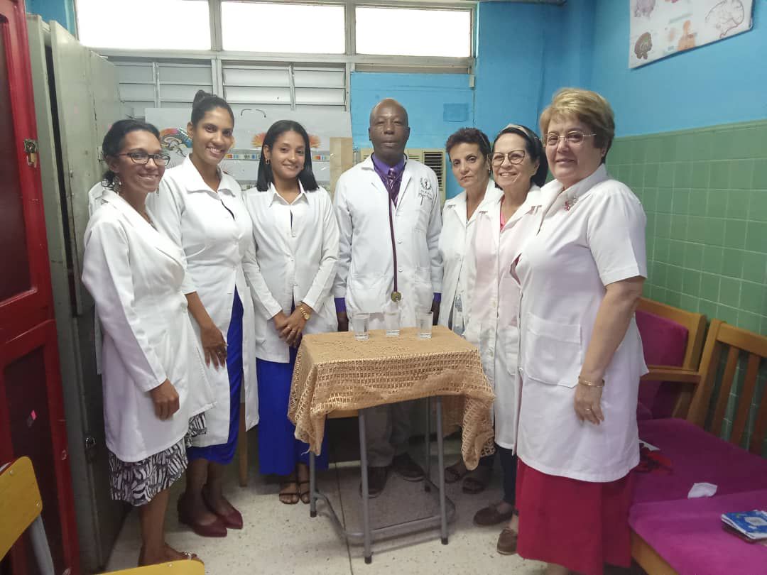 Día de orgullo académico en #Guantanamo. Un tribunal de la Cátedra de Medicina Interna evaluó en el hospital provincial a tres especialistas del área clínica que culminaron su ejercicio de categorización docente, con la categoría de Profesor Instructor #CubaPorLaSalud #SomosUcmgt
