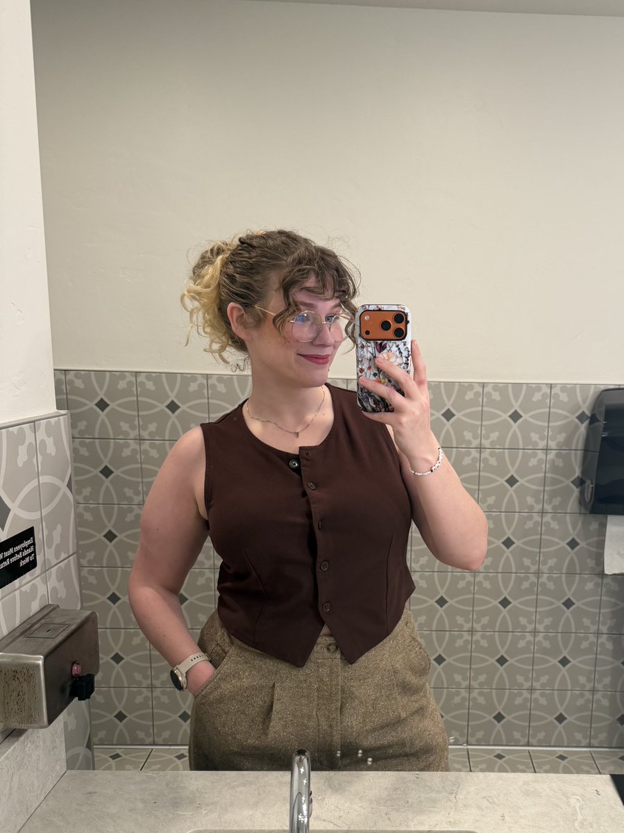 becky 🍄🍃 tweet media