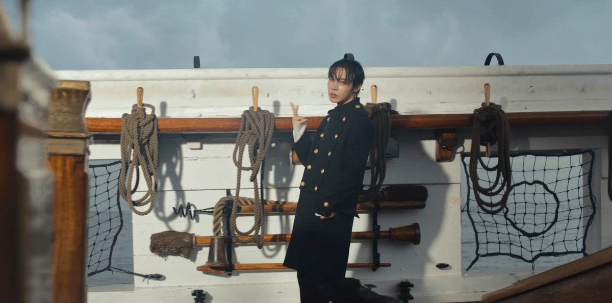 jhobiro's tweet image. ── .✦ hoseok for SWIM