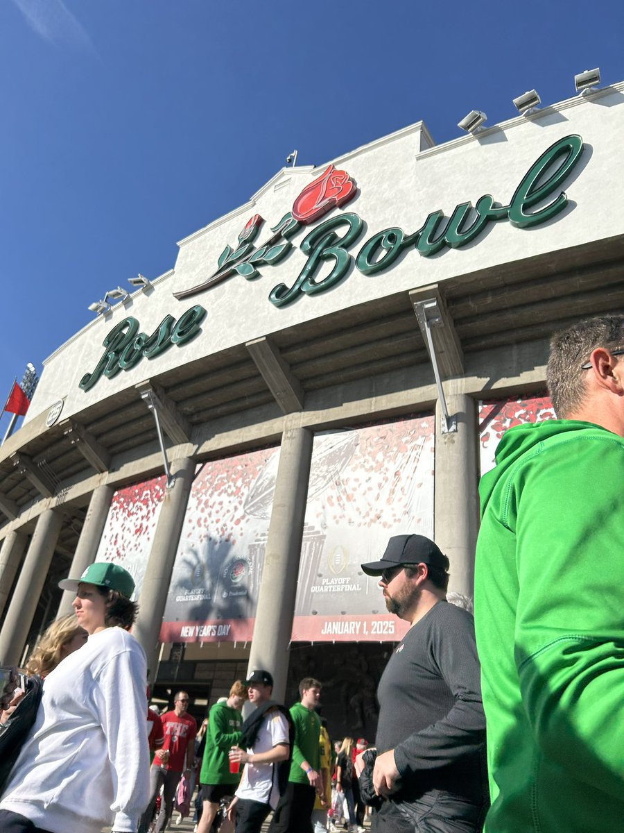 UmpDump2005's tweet photo. I got to fulfill my lifelong dream of watching my favorite football team lose by 30 last year #108Tourney #VoteDump #DumpOnTheUmp #scoducks cc: @BrewHandLuke https://t.co/BlbvsFpQBT