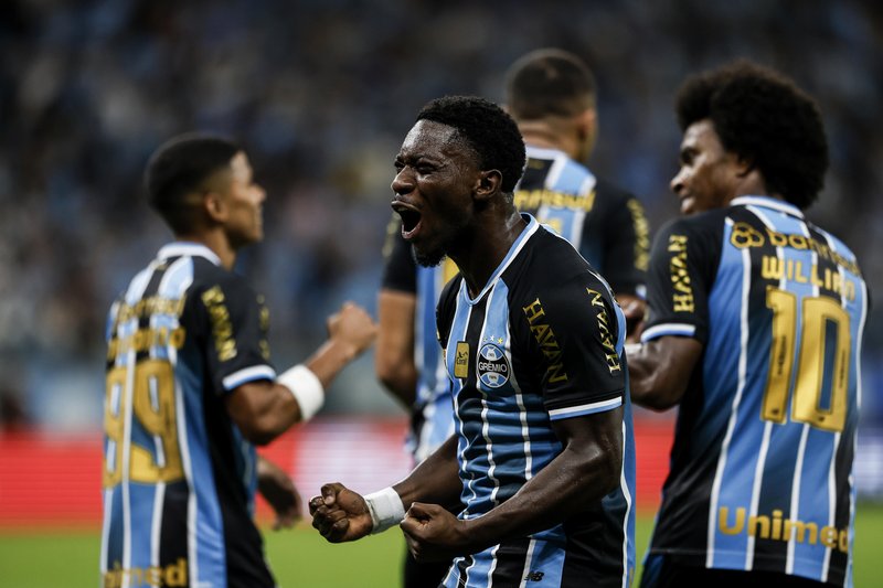 mbertoncello_'s tweet photo. #Grêmio chega a 8 jogos de invencibilidade

1x1 Juventude
1x1 Juventude
2x1 Atlético-MG
3x0 Inter
1x1 Inter
1x1 Bragantino
1x1 Chapecoense
2x0 Vitória

✍🇪🇪

📸 Duda Fortes https://t.co/5yGTafrUlJ